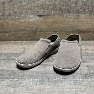 The Crocs Reviva Beige Textile Slip On Shoes in Men's Size 9 are a comfortable a